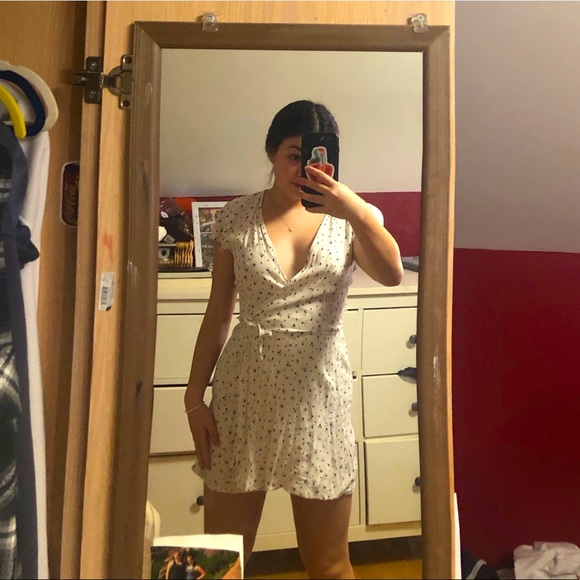 Brandy Melville Dresses & Skirts - Brandy Melville wrap dress!